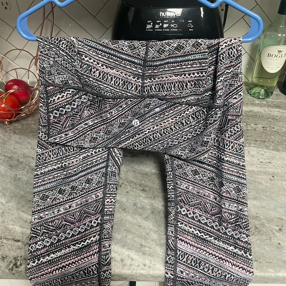 lululemon size 8 align, worn only a few times basically new - Picture 2 of 3